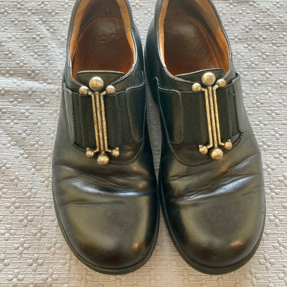 Think! Blk leather loafers, size 6.5, used, good condition.